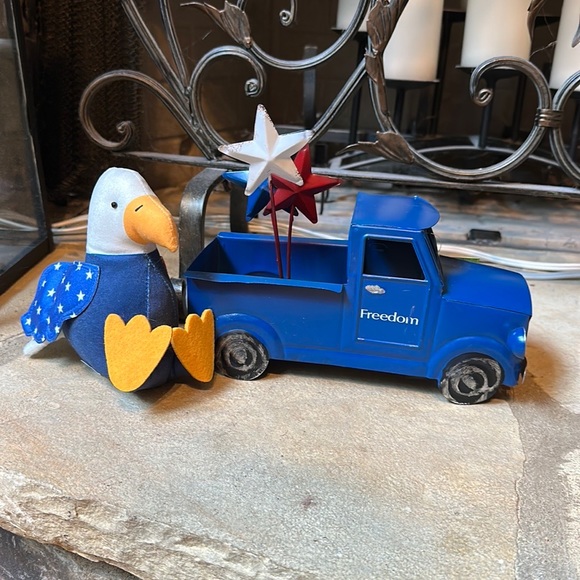 Holiday Nwt Metal Rustic American 4th Of July Truck And Plush Eagle